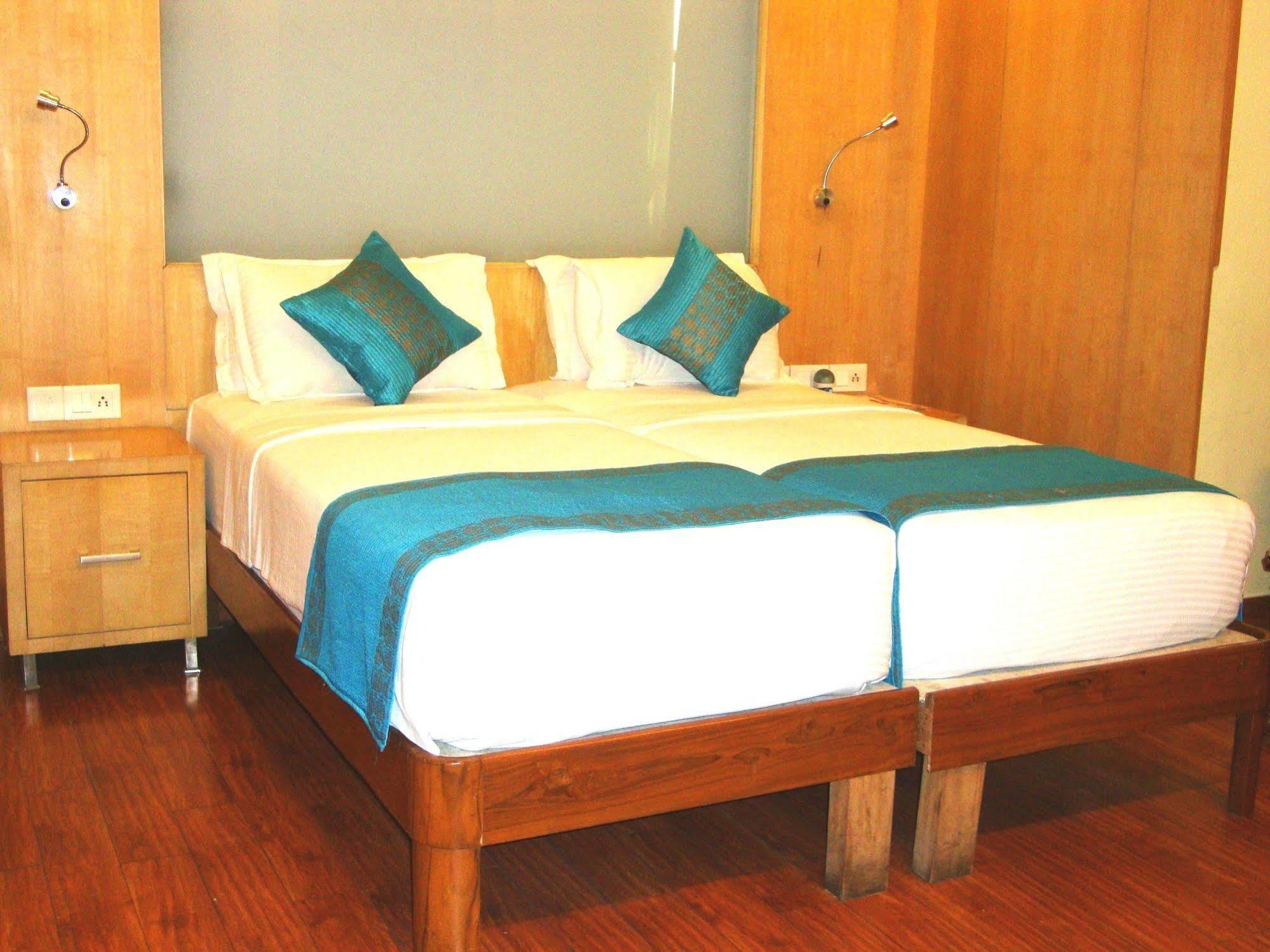 Hotel Emarald, New Delhi Exterior foto